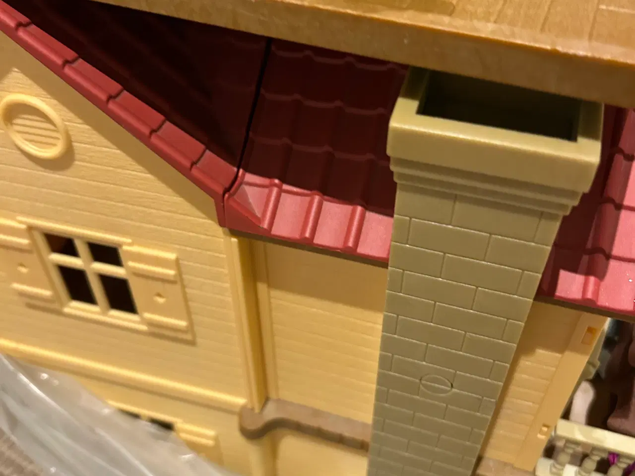 Billede 2 - Sylvanians dukkehus med bil, møbler og dukker