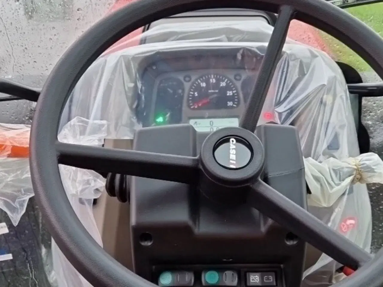 Billede 18 - Case IH Farmall 75 A Med frontlift og koblingsfrit vendegear og brede hjul.