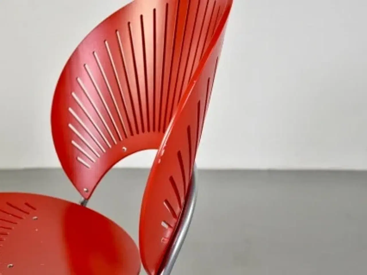 Billede 10 - Nanna ditzel trinidad stol i rød med gråt stel