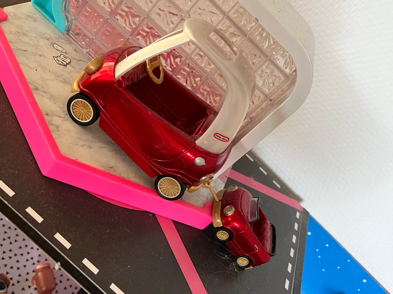 Billede 4 - LOL Surprise dukke, dukkehus, tilbehør og OMG Doll