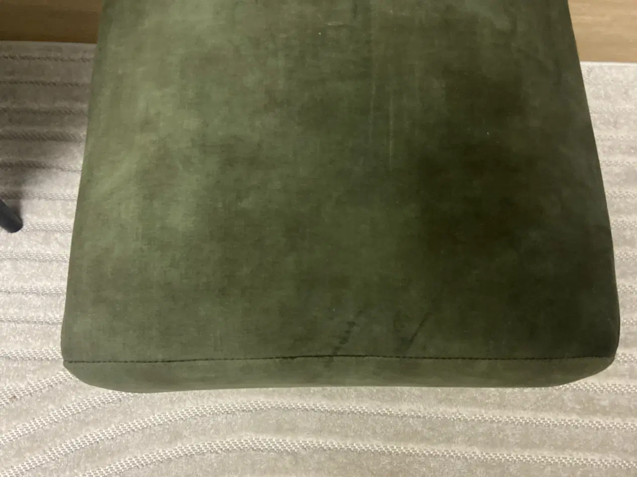 Billede 2 - Hjørnesofa med stole og skammel