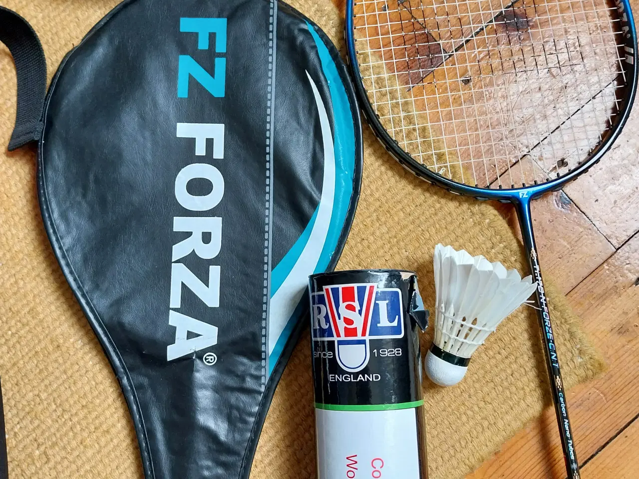 Billede 2 - Badminton ketsjer  Forza med taske og tilbehør. 