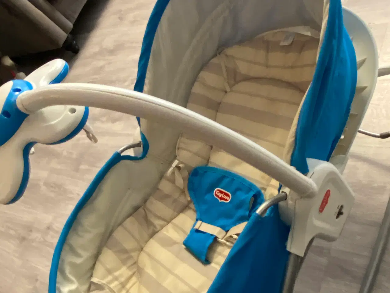 Billede 3 - Tiny Love skråstol i blå/beige.