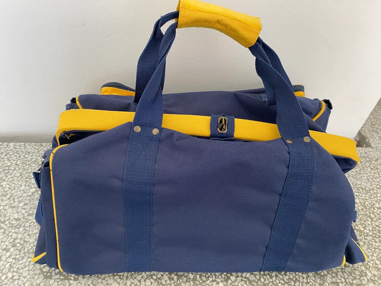 Billede 2 - Volvo weekendtaske, den rigtige