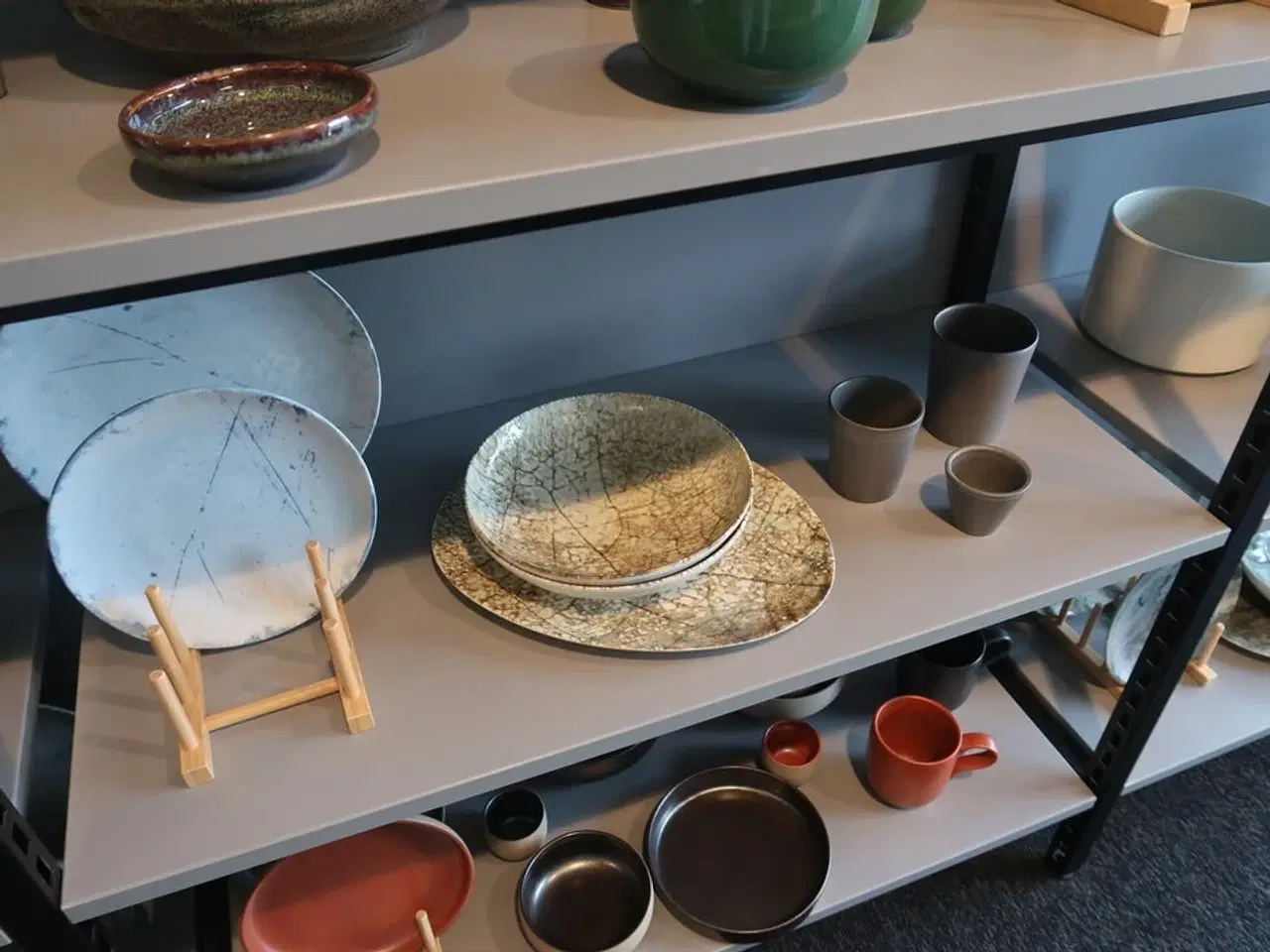 Billede 9 - 123 stk. tallerkener, kopper, skåle, kander m.m. i stentøj