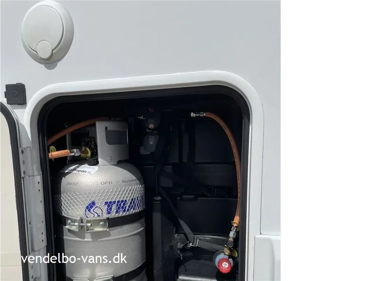 Billede 4 - 2022 - McLouis Mc4 873 G Matic   Enkeltsenge og stor garage - 9 trins automatgear - Anhængertræk