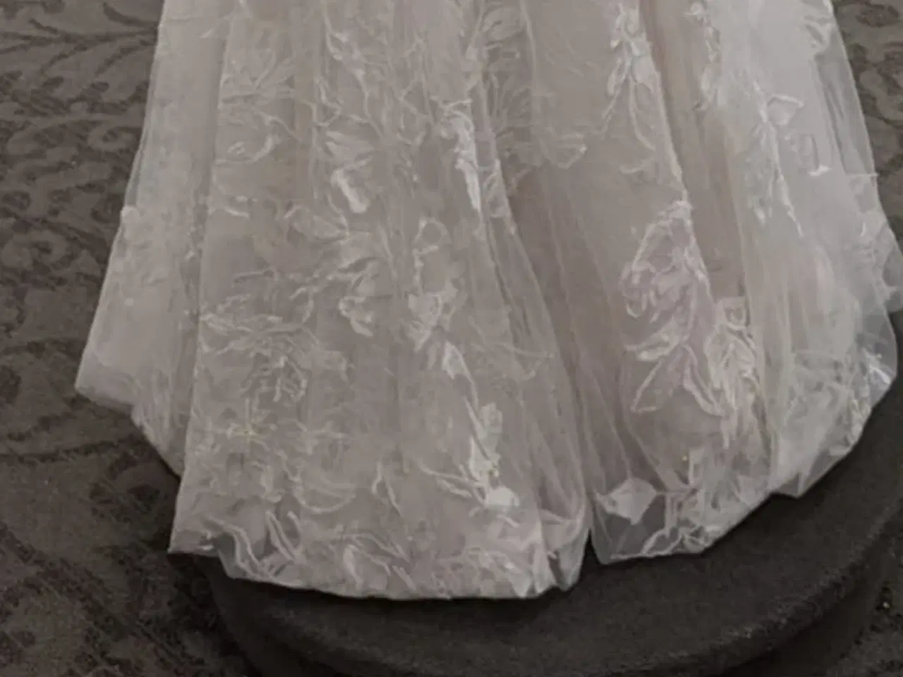 Billede 6 - Smuk brudekjole til salg