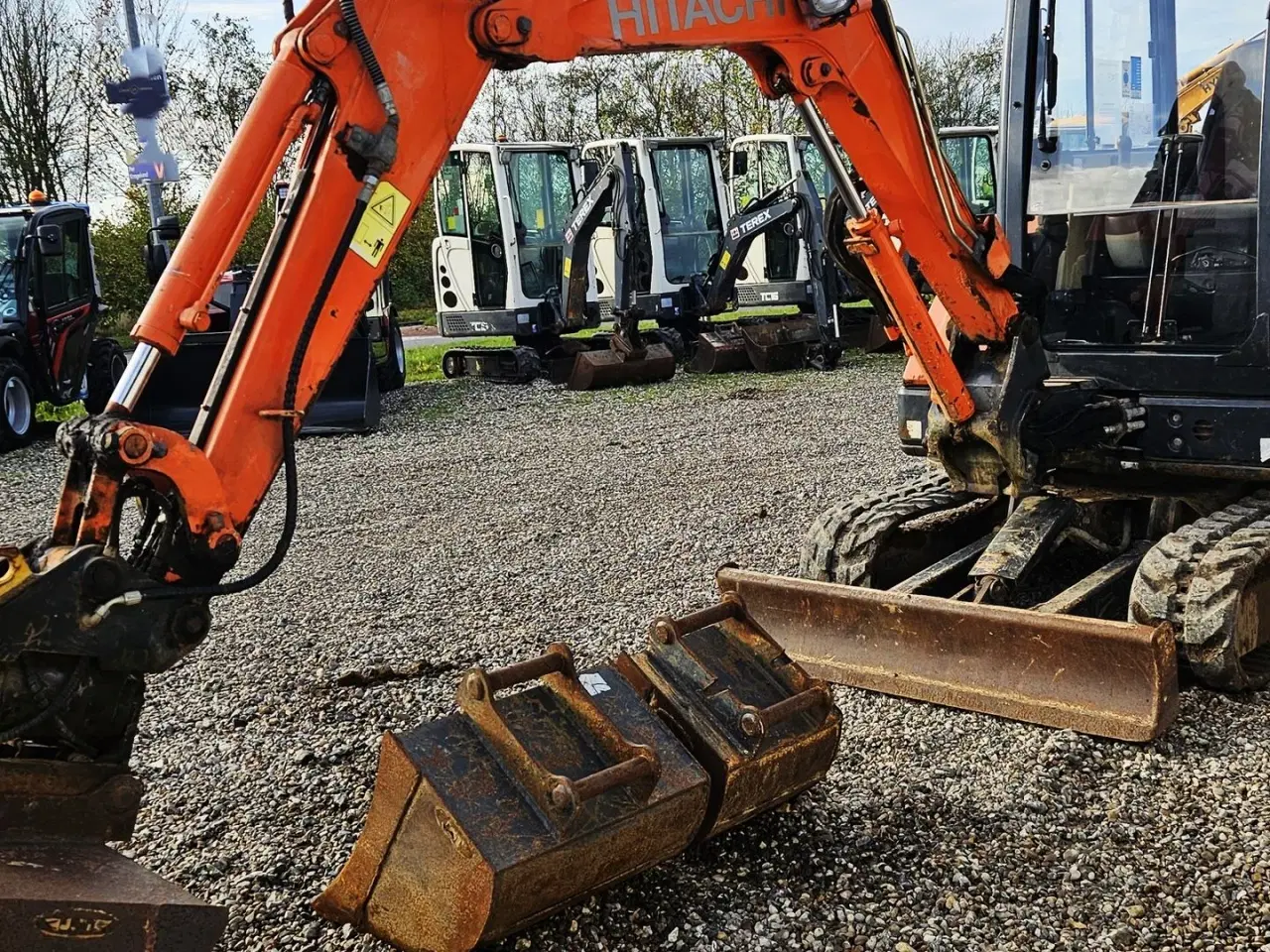 Billede 3 - Hitachi ZX27-3 / powertilt og skovlsæt / årgang 2013