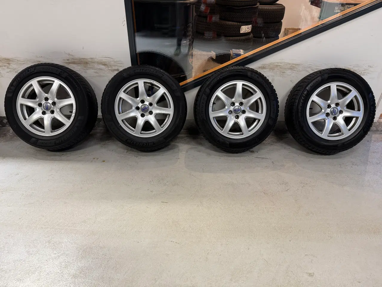 Billede 1 - Originale 16” Volvo fælge med Michelin vinterdæk