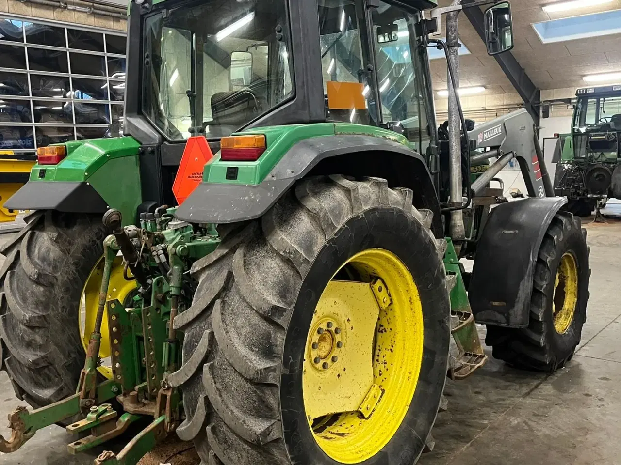 Billede 15 - John Deere 6506 Med frontlæsser og vendegear ved rattet samt nye fordæk