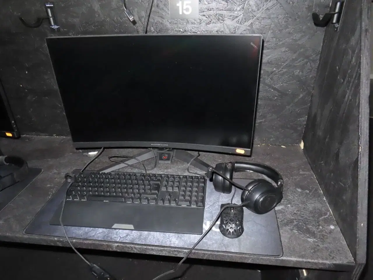 Billede 1 - 27" curved gaming monitor, ASROCK PHANTOM GAMING pg27f15rs1a
