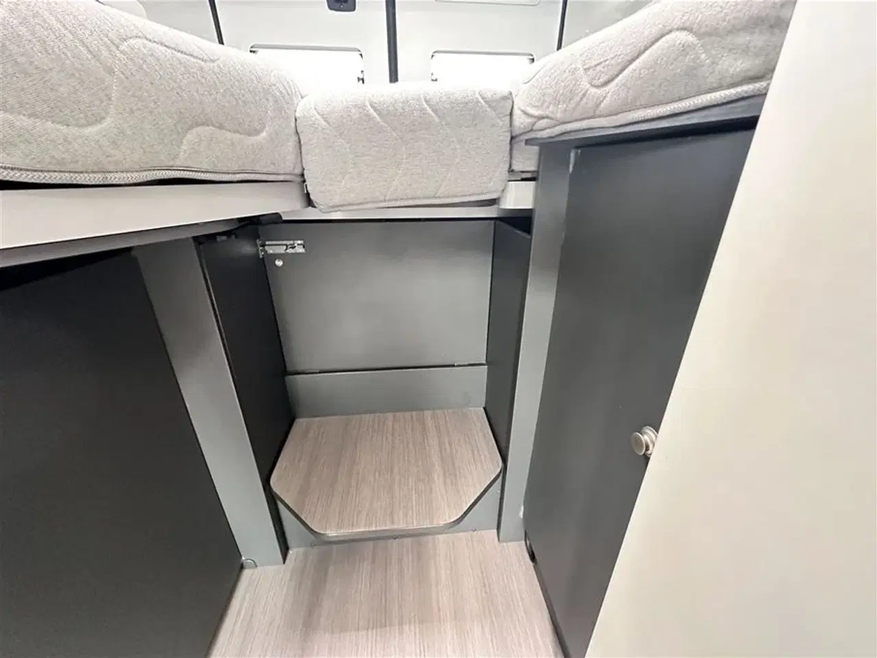 Billede 12 - 2019 - Adria Twin Supreme 640 SLB   Velholdt Camper Van med enkelt senge