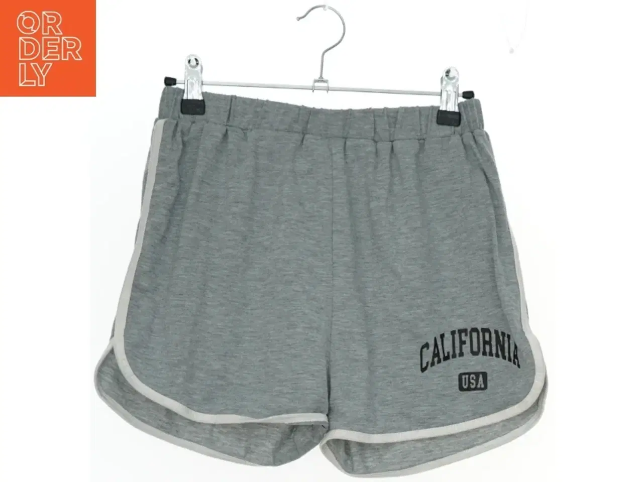 Billede 1 - Grå shorts med teksten &#39;California USA&#39; fra SHEIN  (str. 170)