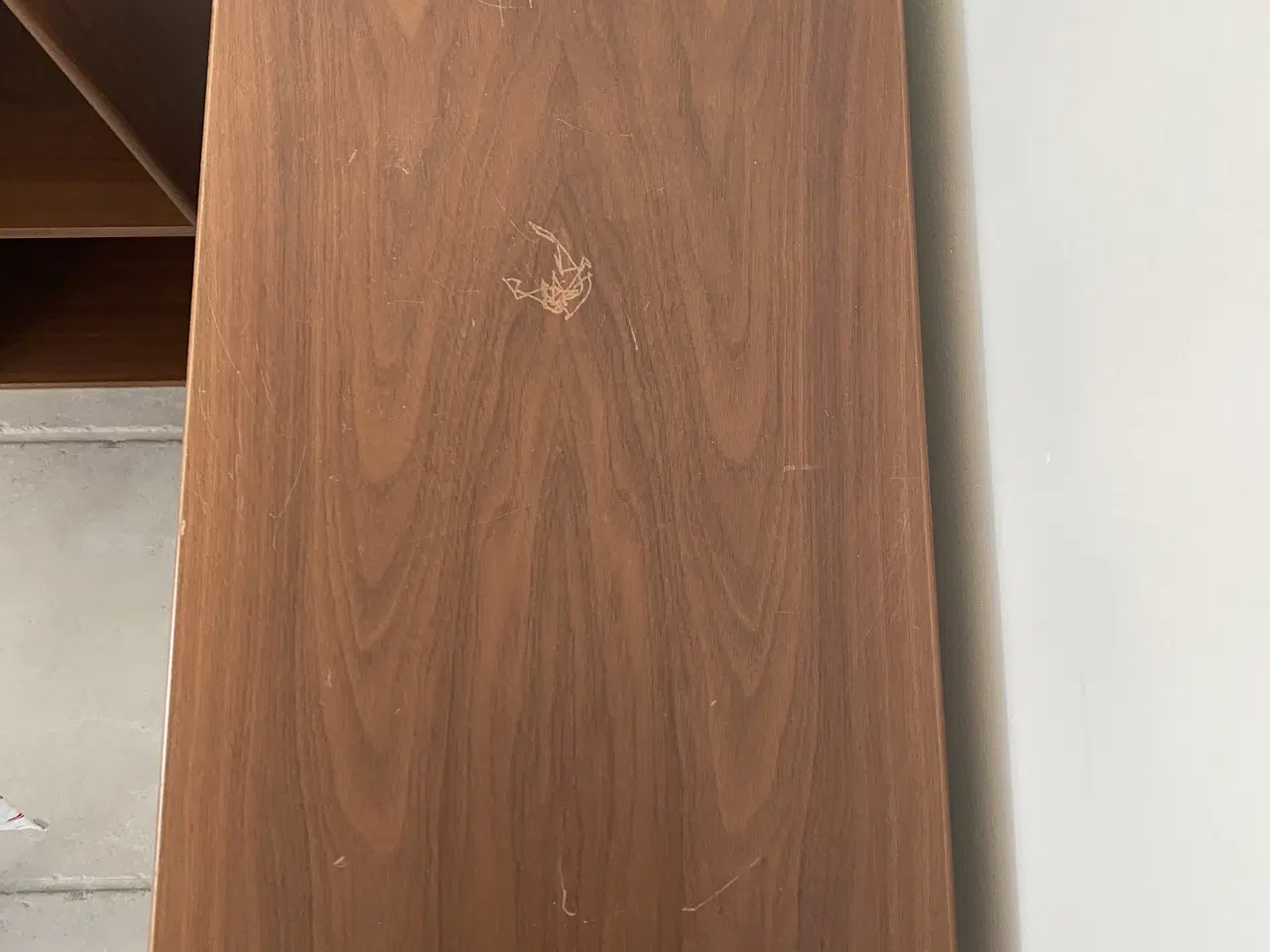 Billede 3 - MONTANA reol, valnød med hvid bagvæg