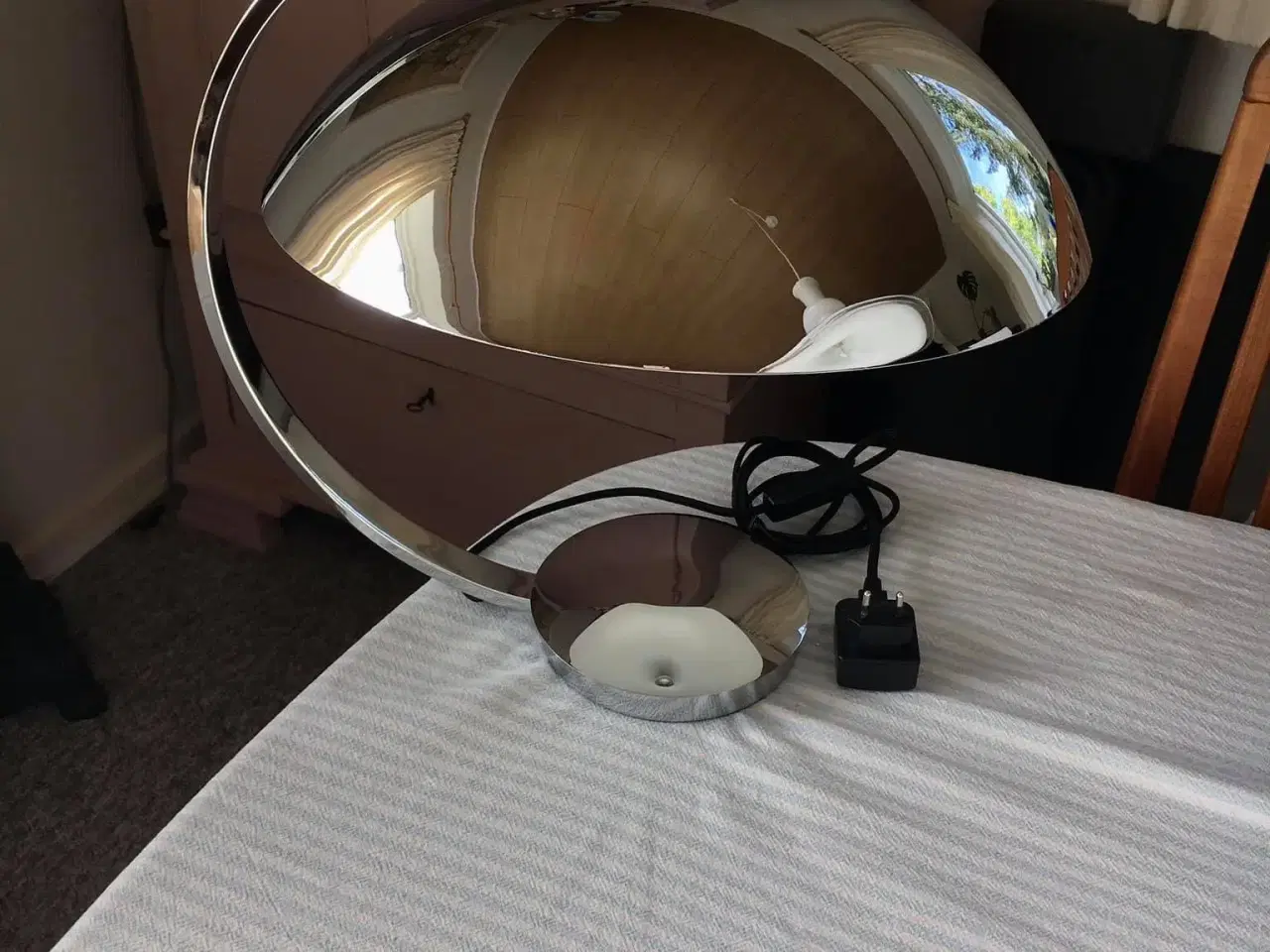 Billede 3 - designerbordlampe fra Boconcept -shelter chrome
