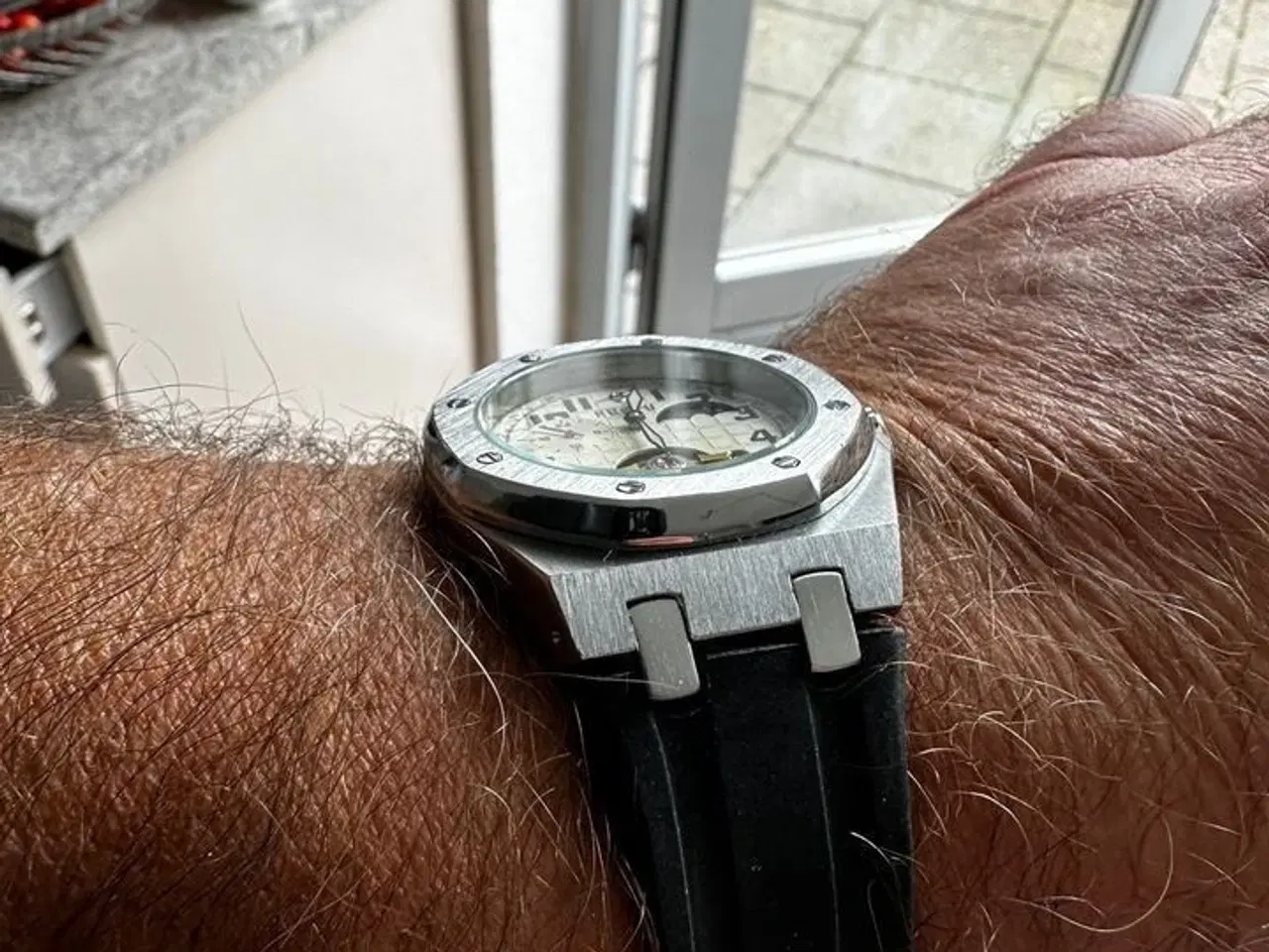 Billede 1 - Lækker Sporty/ Elegant Herre ur automatisk optræk