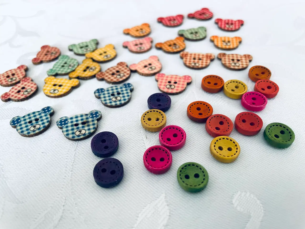 Billede 7 - Knapper blandet bamser og små runde 