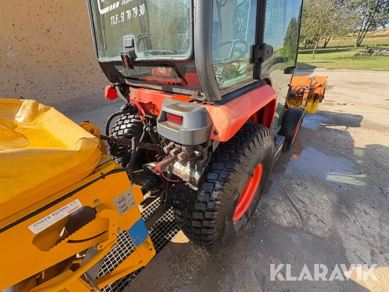 Billede 11 - Traktor Kubota STV36 med kost og spreder