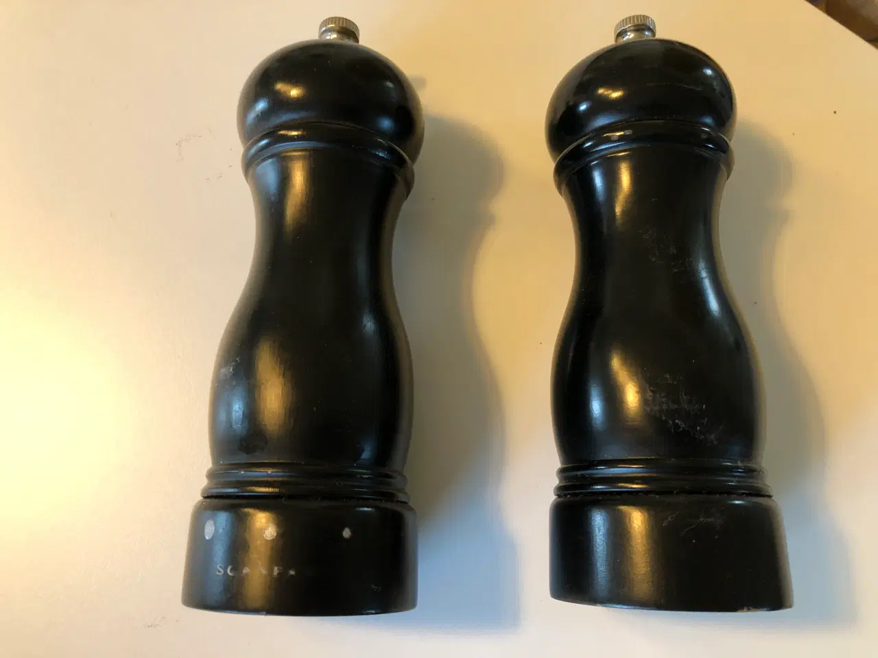 Billede 9 - Salt og peber kværn i sort træ.