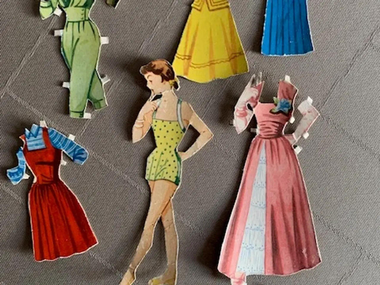 Billede 1 - Påklædningsdukker fra begyndelsen af 1950’erne