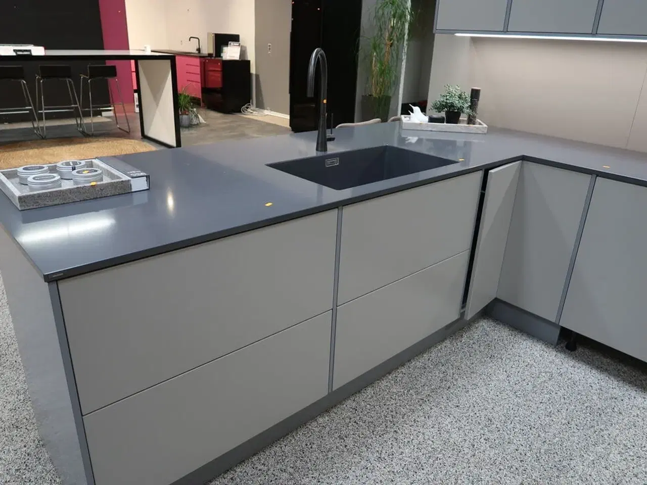 Billede 11 - Køkken NORDANRO uden hårdehvidearer/armatur med stenbordplade SILESTONE
