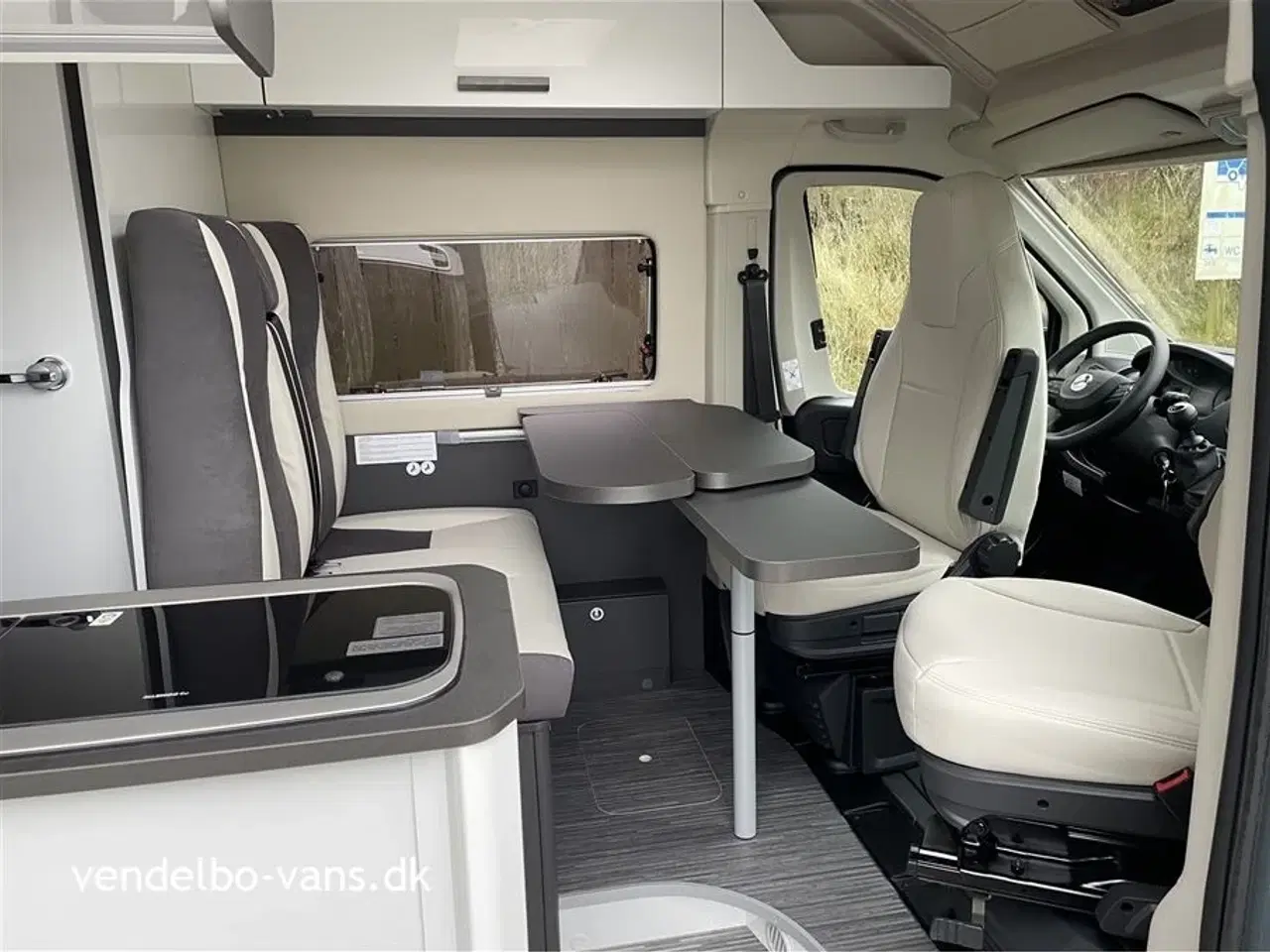 Billede 5 - 2022 - McLouis Menfys Van 03 S-Line   Campervan med dobbeltseng UNDER 6 meter