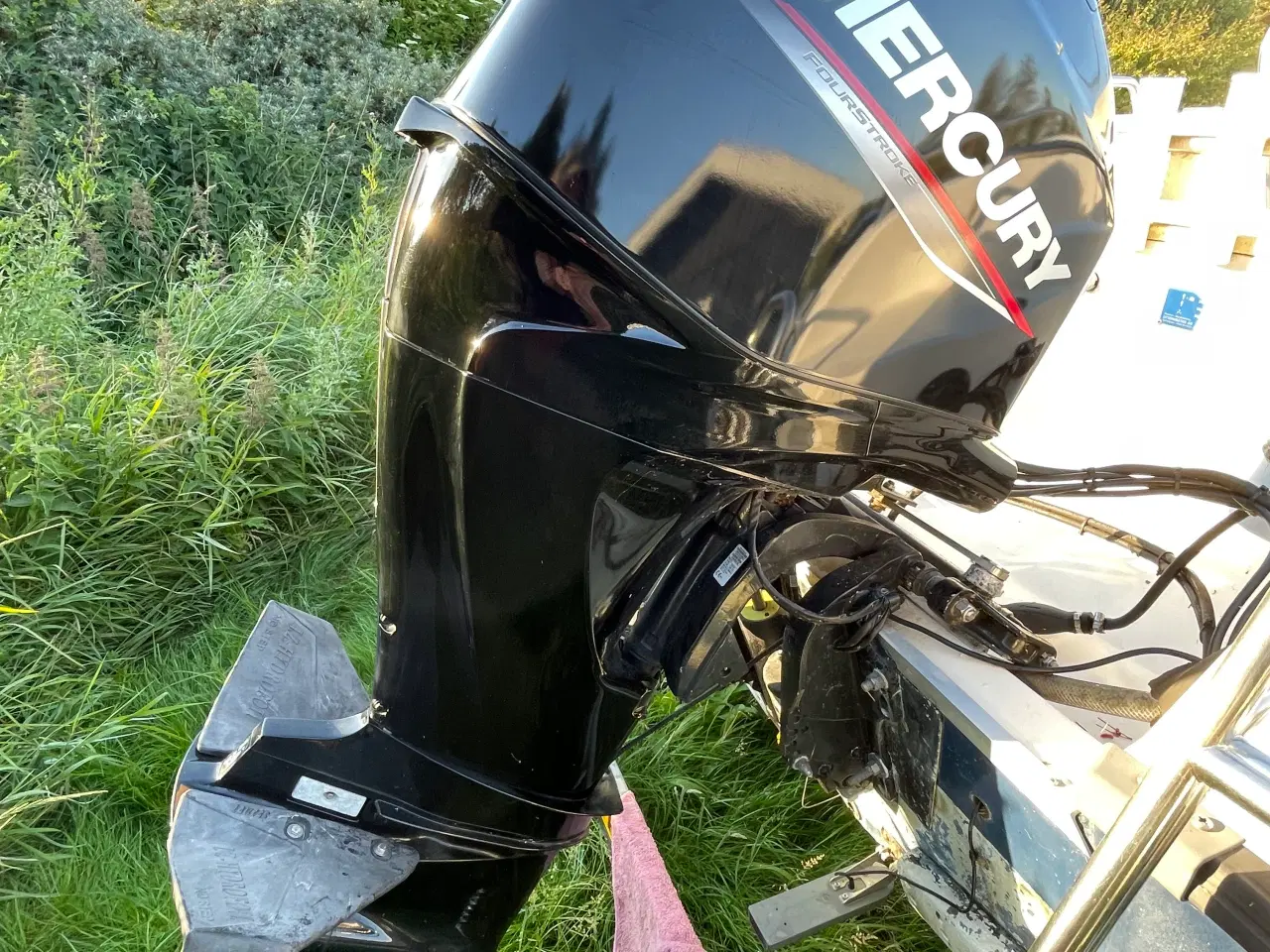 Billede 2 - Uttern 5202 med nyere 50 hk mercury og trailer