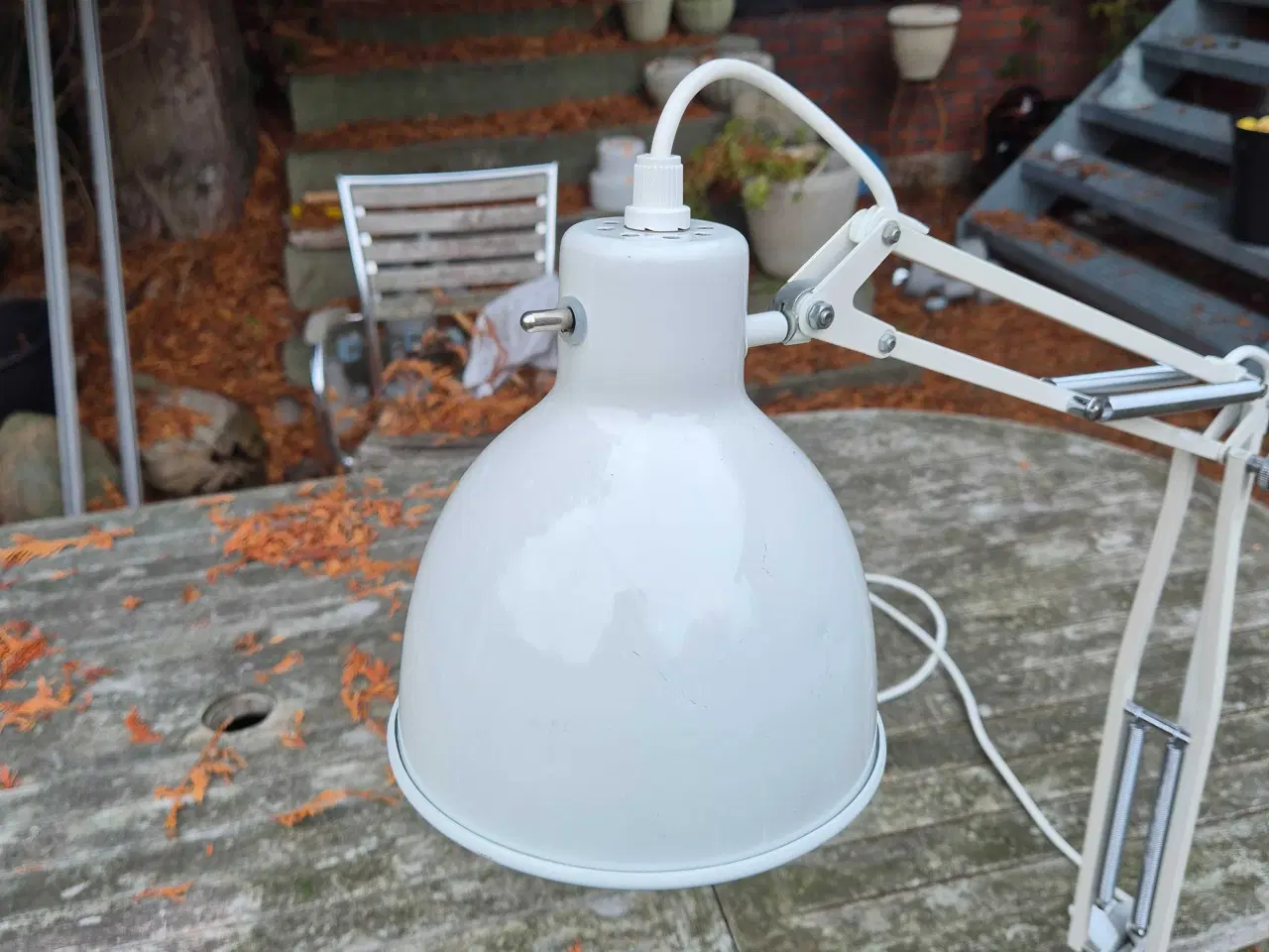 Billede 1 - Hvid arkitektlampe fra Luxo med parabolskærm