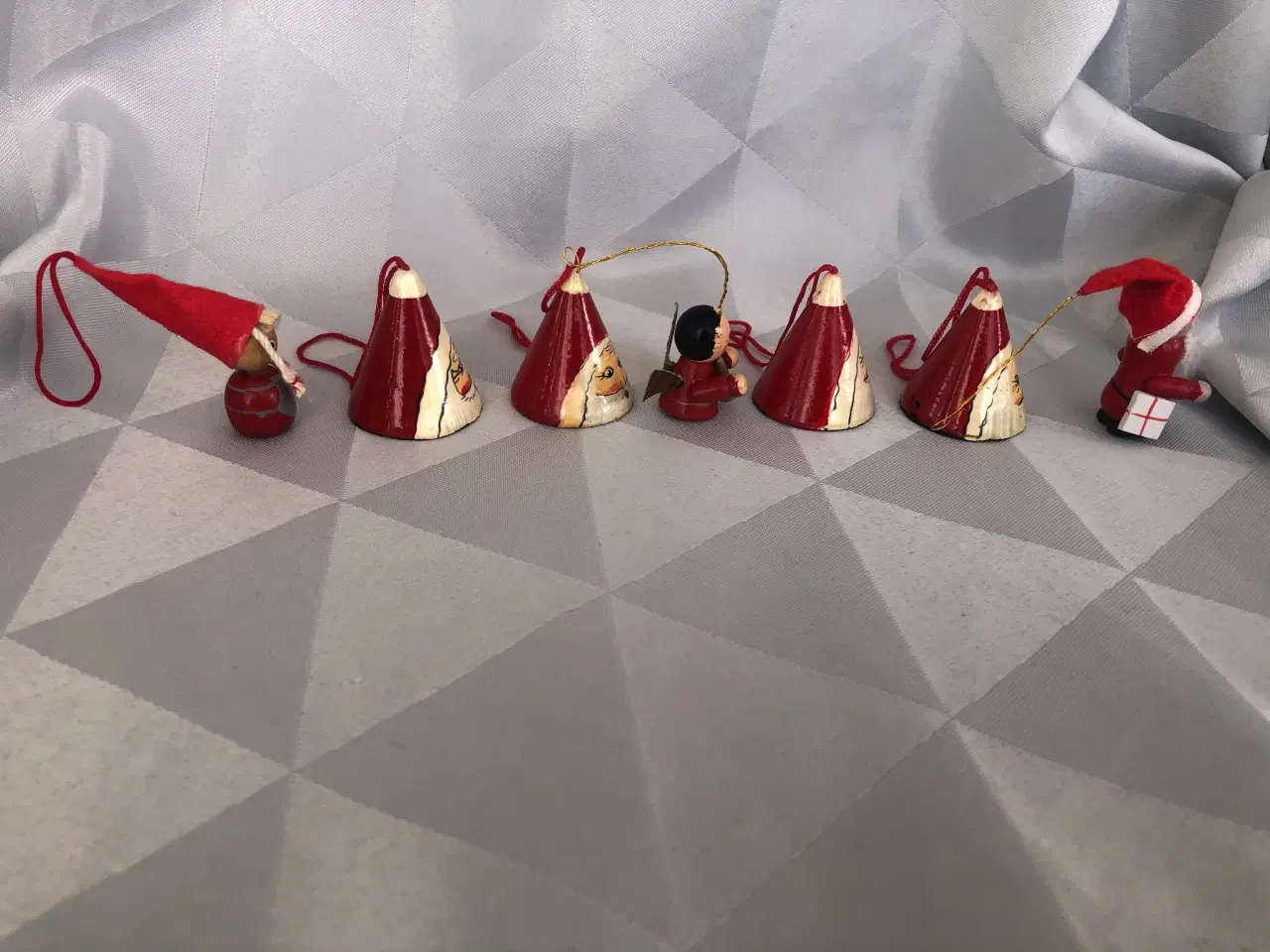 Billede 2 - 7 stks små jule træ figurer