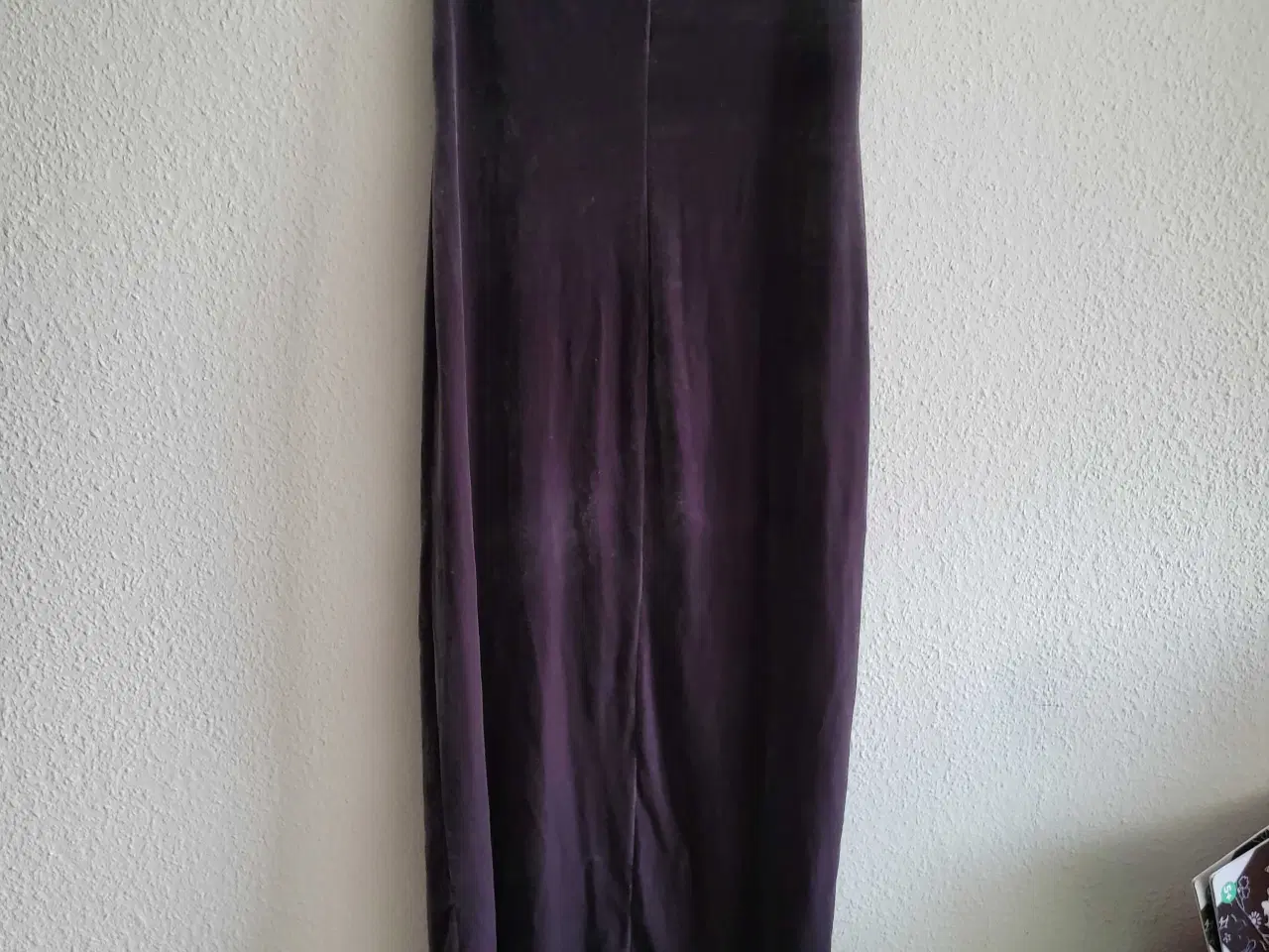 Billede 2 - Grå velour kjole 