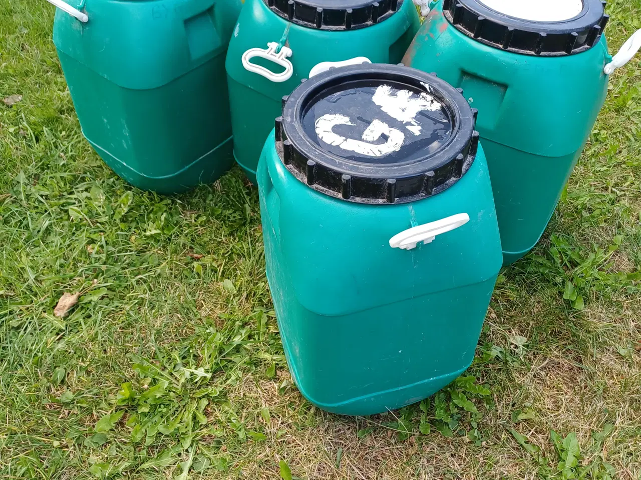 Billede 1 - Fodertønder med låg