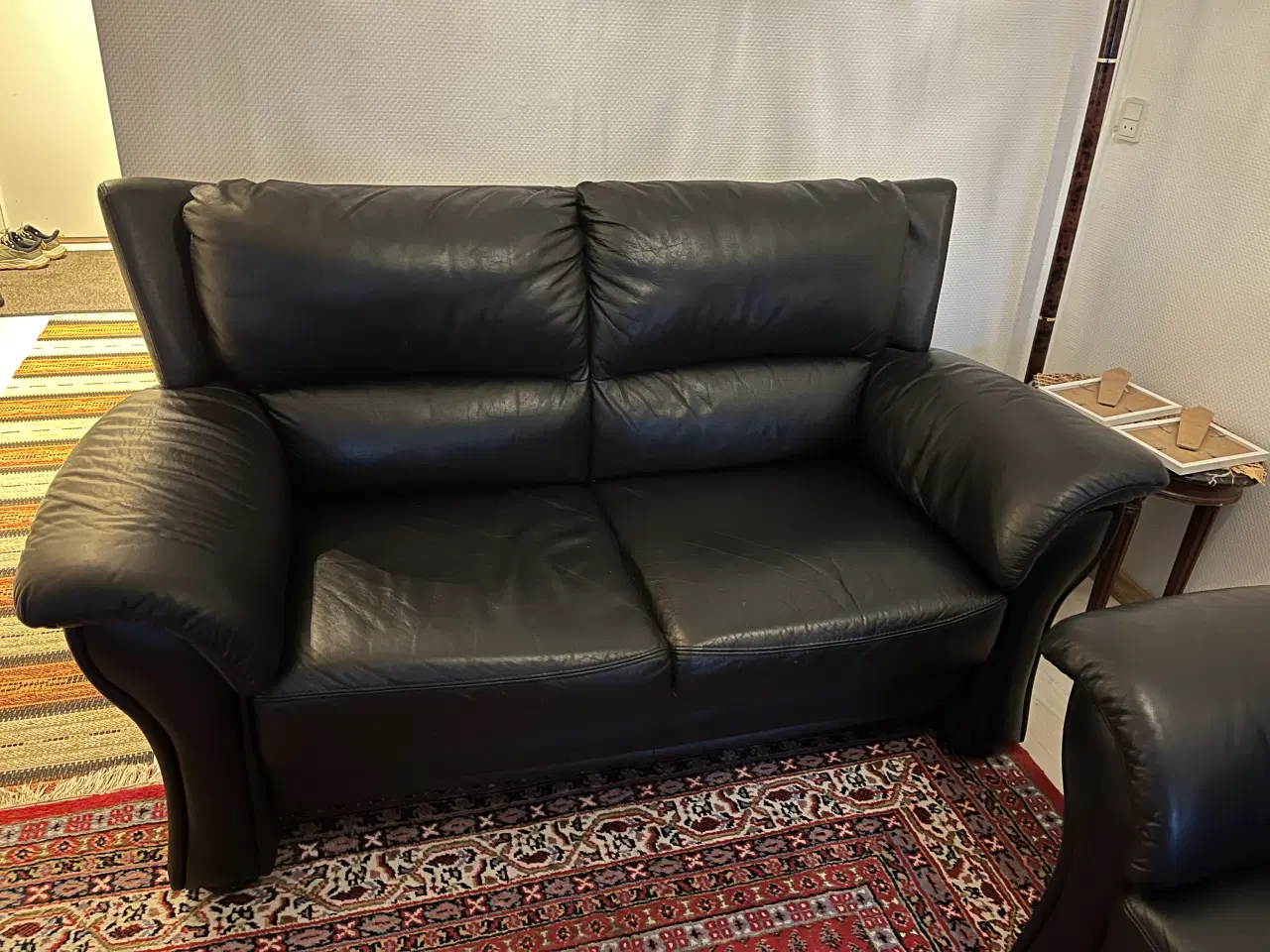 Billede 2 - Gratis sofasæt 3+2 Pers. I sort læder