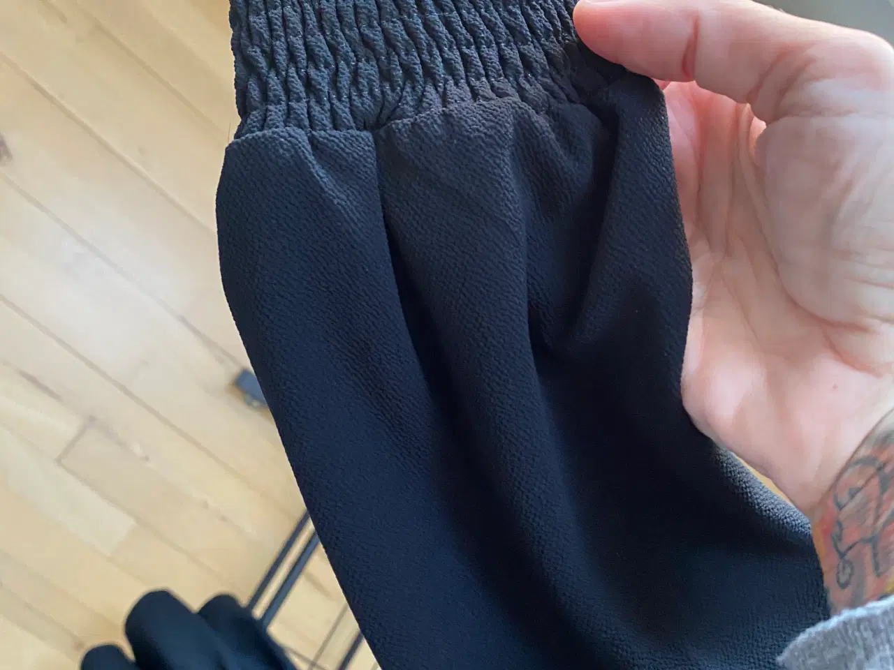 Billede 3 - Sort kjole fra Gina Tricot