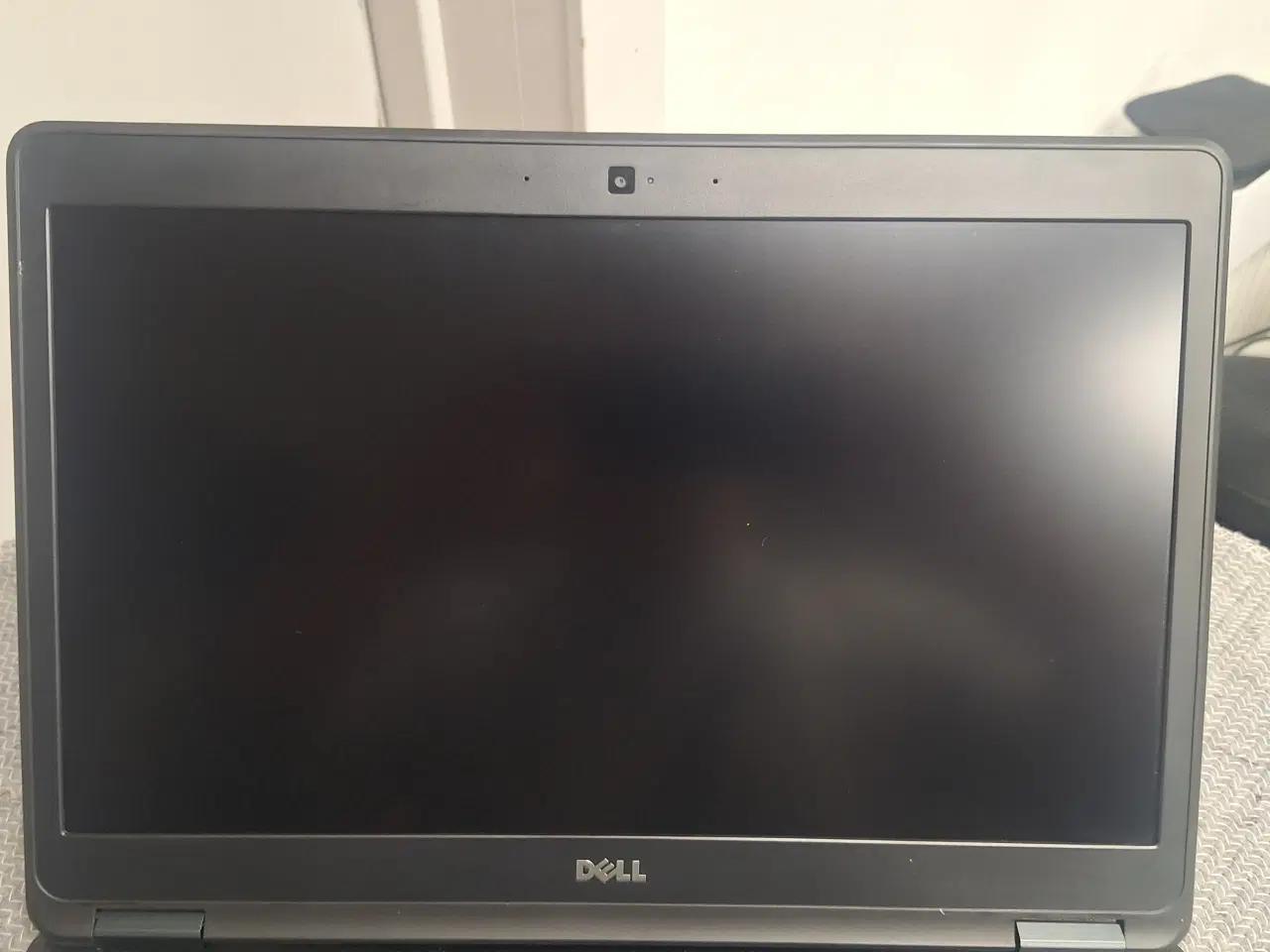Billede 3 - Dell Latitude 5450 – solid laptop til arbejde 