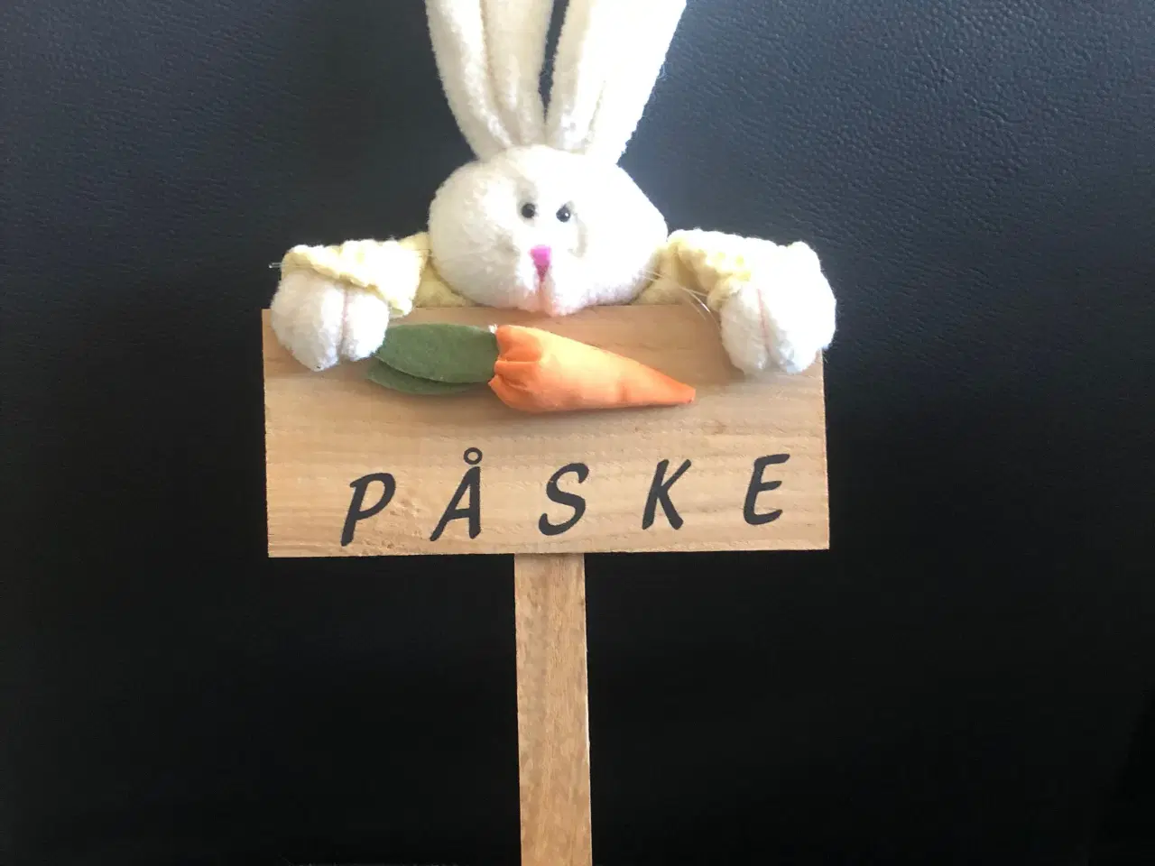 Billede 1 - Påskepynt - Skilt med kanin og ordet "Påske"