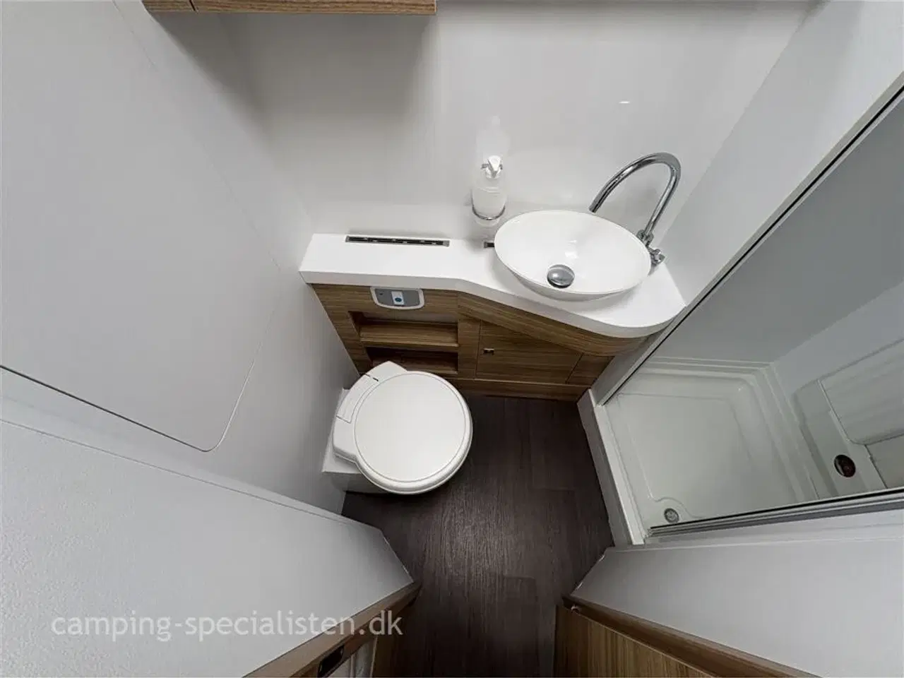 Billede 15 - 2019 - Adria Sonic Plus I700   Adria Sonic Plus I 700 DLT 2019 - Alde varme - Se den nu hos Camping-Specialisten.dk