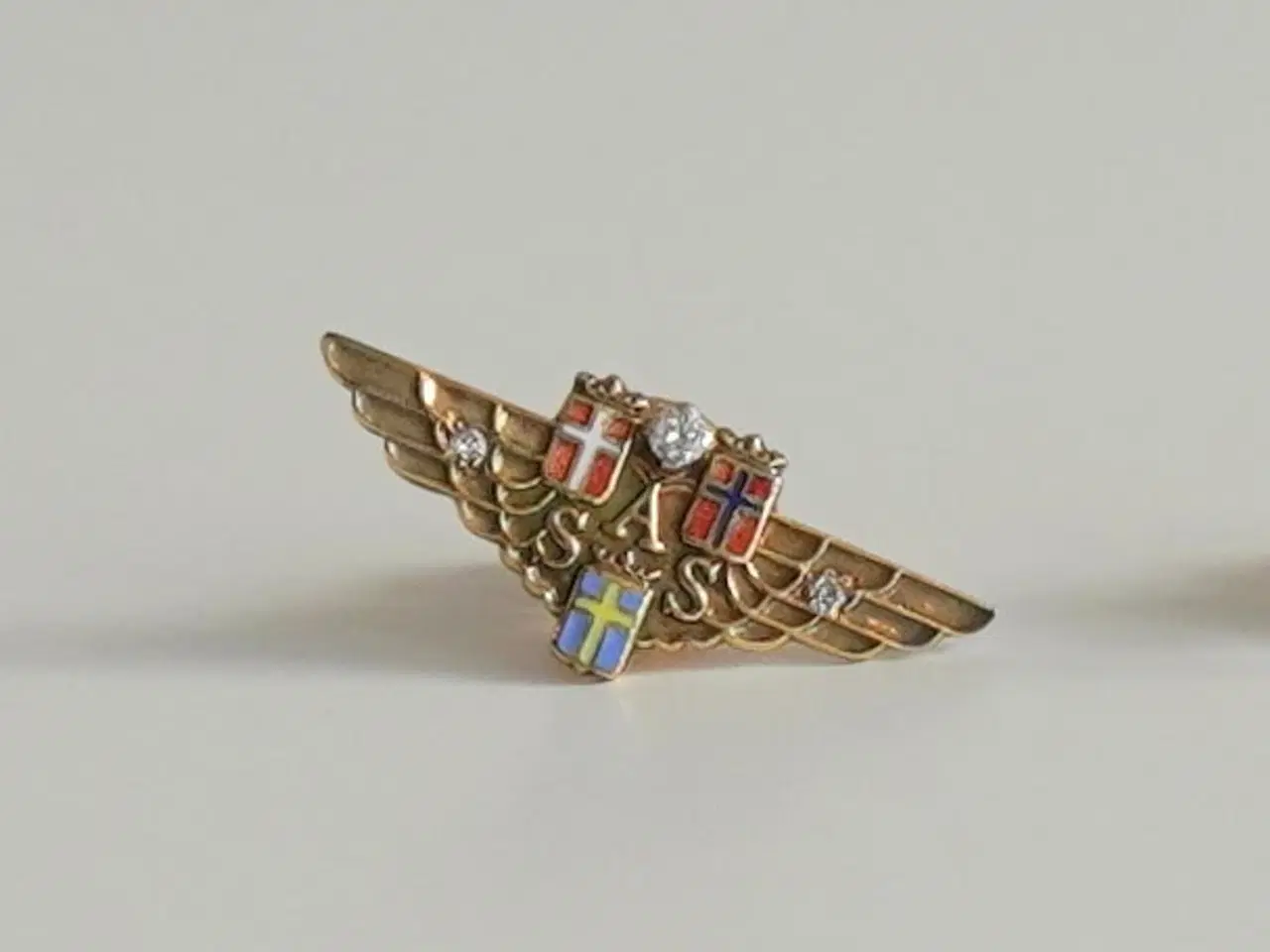 Billede 3 - SAS broche 18 K guld+3 diamanter + hjertenål 14 K