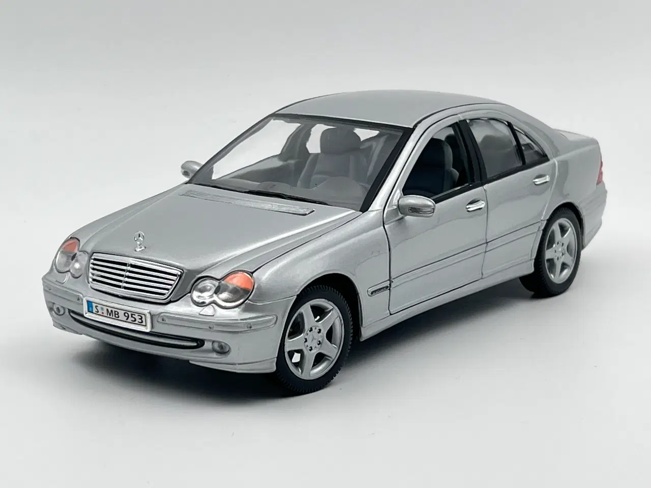 Billede 2 - 2000 Mercedes C320 w203 1:18  Type W203 