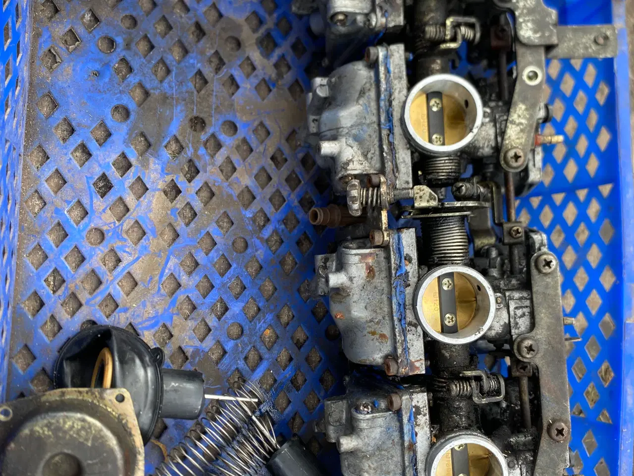 Billede 9 - Yamaha xj 600. To kasser reservedele 