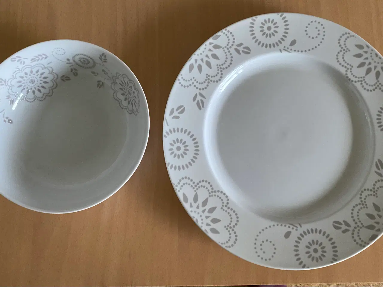 Billede 7 - Spisestel 18 flade tallerkener og 10 dybe