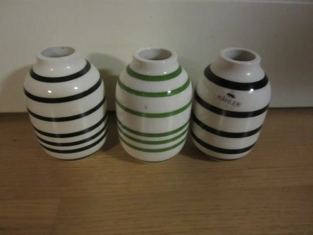 Billede 1 - 3 fine små Kahler vaser, 8 cm i højden samlet 60