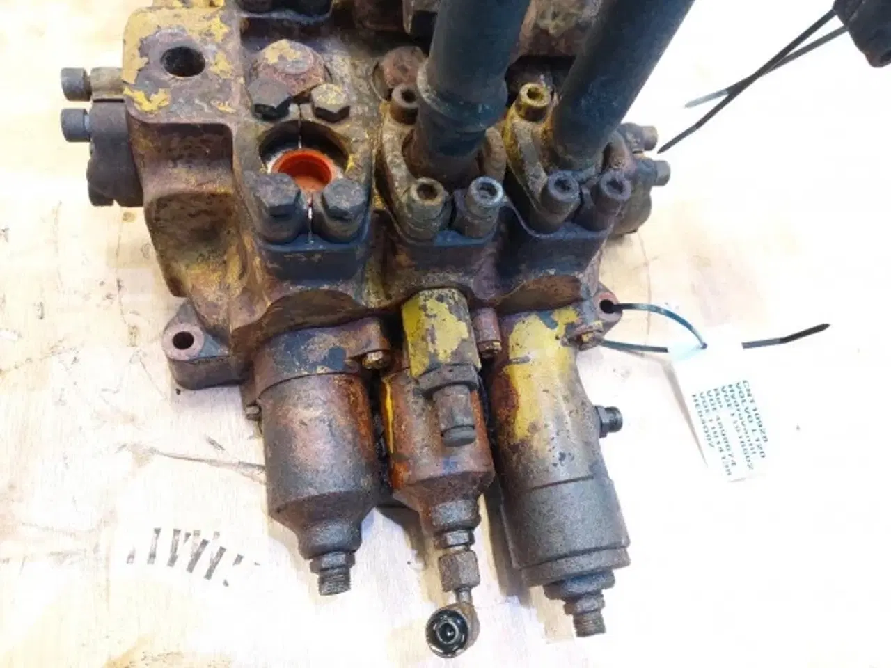 Billede 8 - Volvo L120 Hydraulikventil VOE11018502