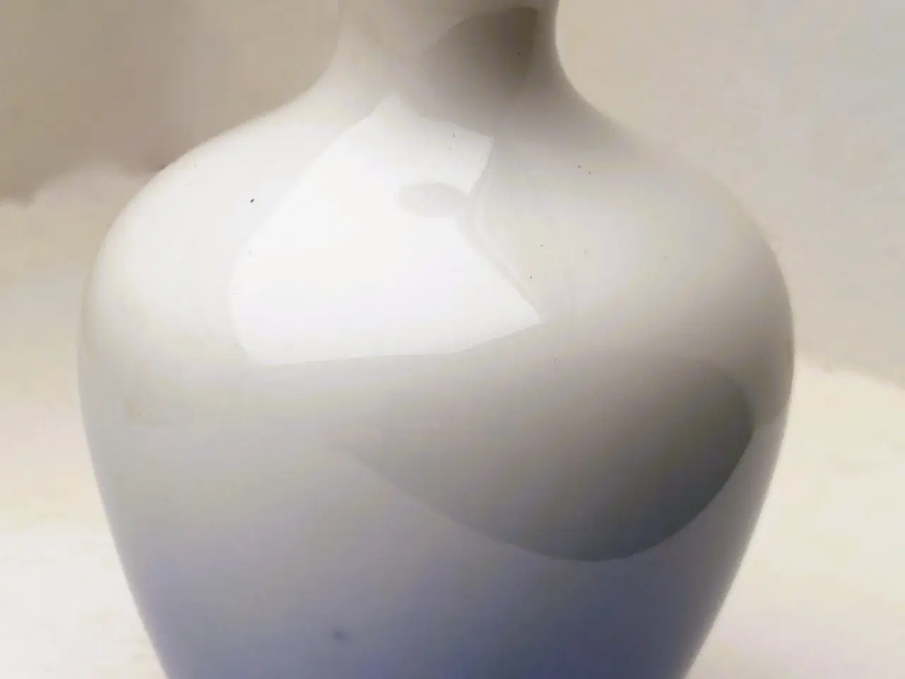 Billede 2 - 2301-395 Kgl.Porcelæns  Vase med frugtblomst og so