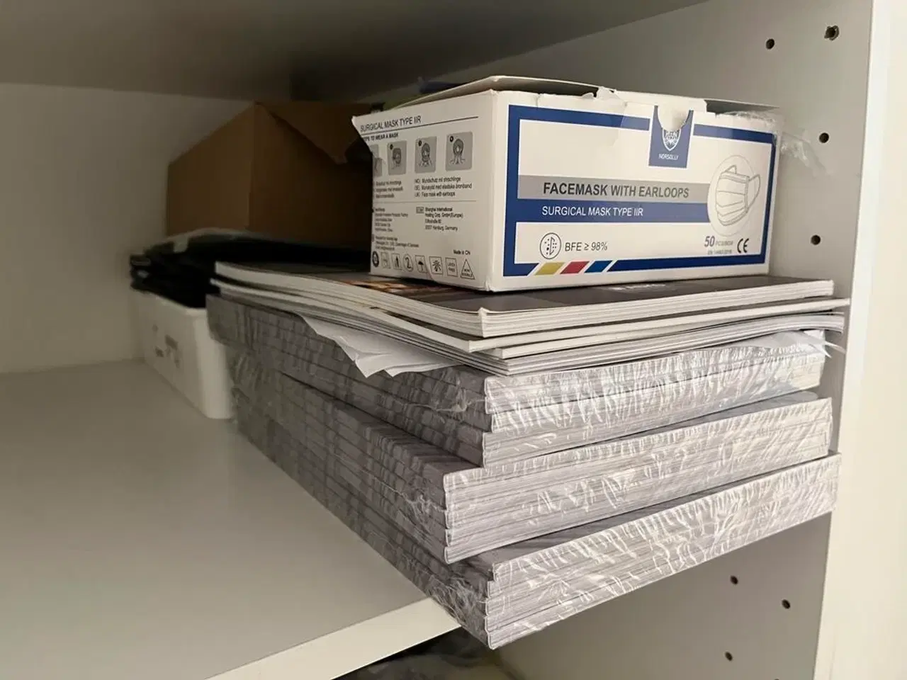 Billede 2 - Reol + Indhold