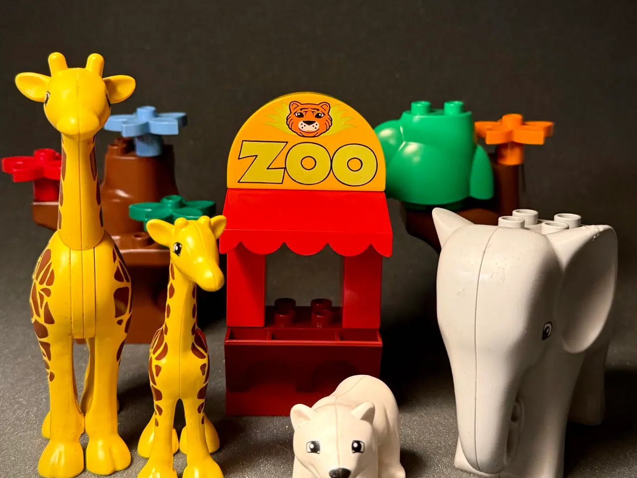 Billede 2 - LEGO DUPLO Zoo med Dyr, Jeep og Figurer