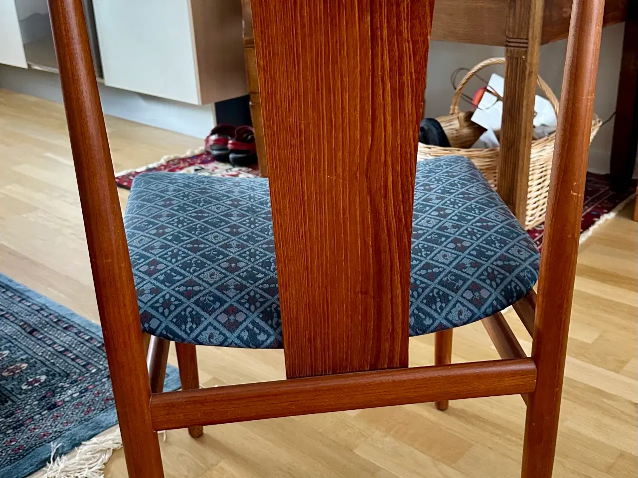 Billede 2 - Fine teak spisebordsstole