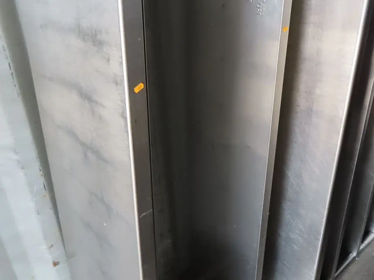 Billede 1 - Industrikøkkenbord med en hylde