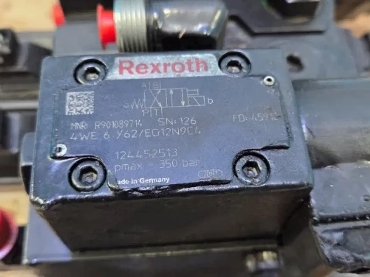 Billede 16 - New Holland CR9.90 Hydraulikventil 84457511