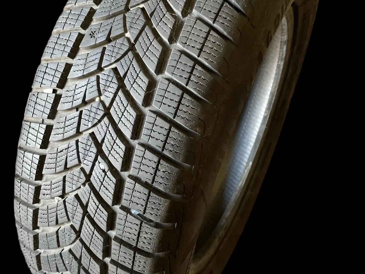 Billede 1 - 17 GoodYear 215/65r17 Ref.W33 vinter