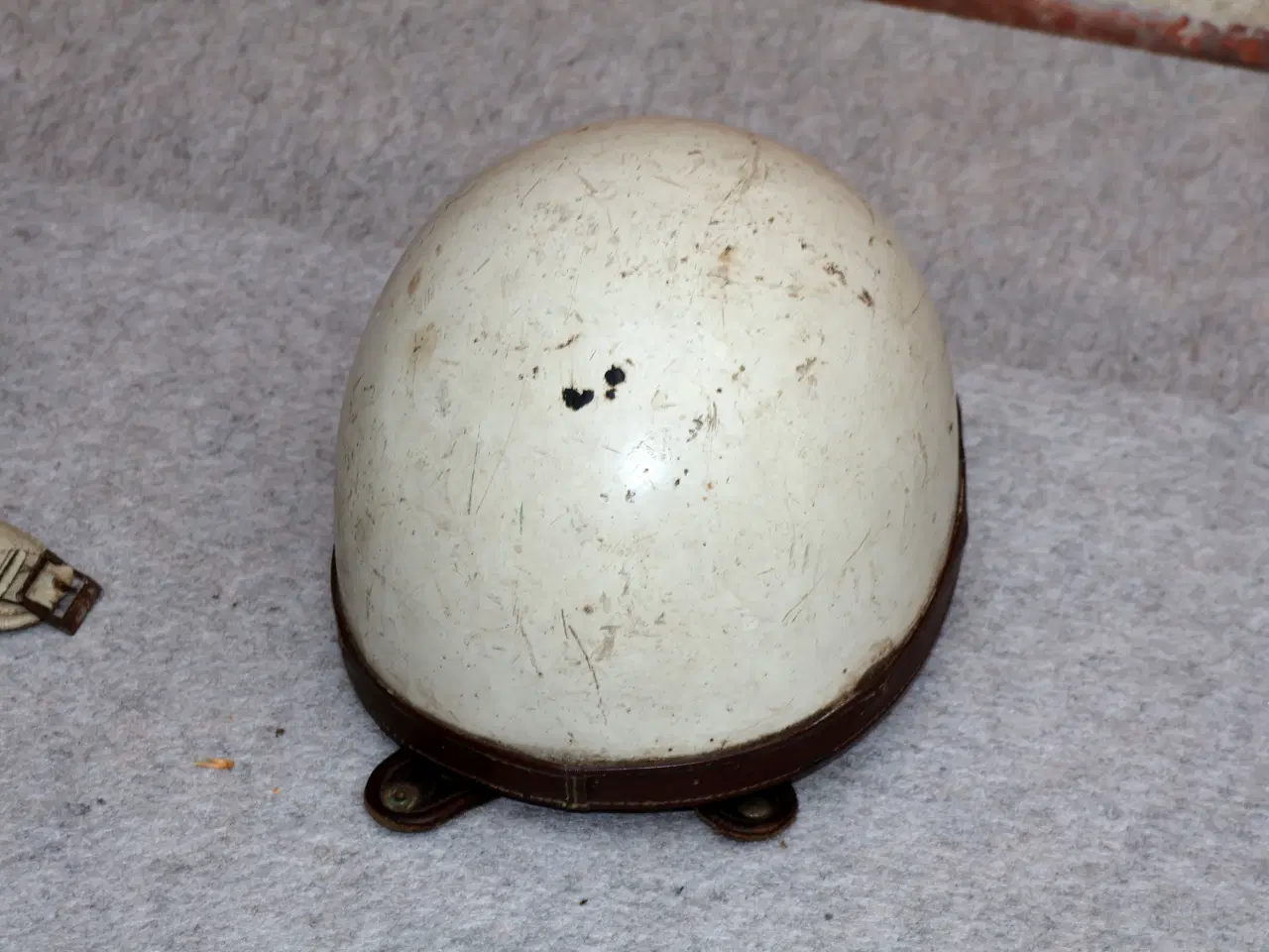 Billede 3 - 2 Stk Gl Styrthjelme + handsker.